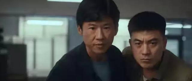 《低智商犯罪》周荣被胡建仁反噬，废品站旧车成破案关键线索 | 现场图