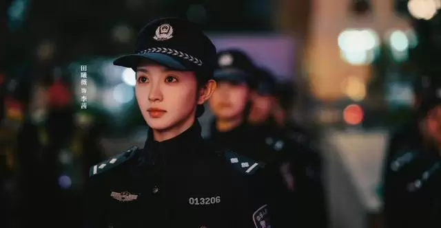 《低智商犯罪》李茜车祸成关键转折点张一昂启动内鬼排查 | 资讯配图